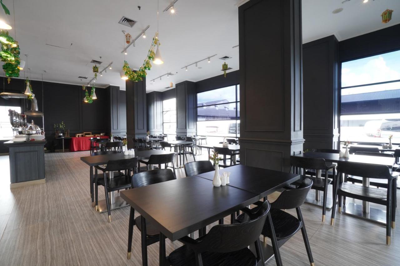 Swiss-Belinn Cawang Jakarta Exteriör bild