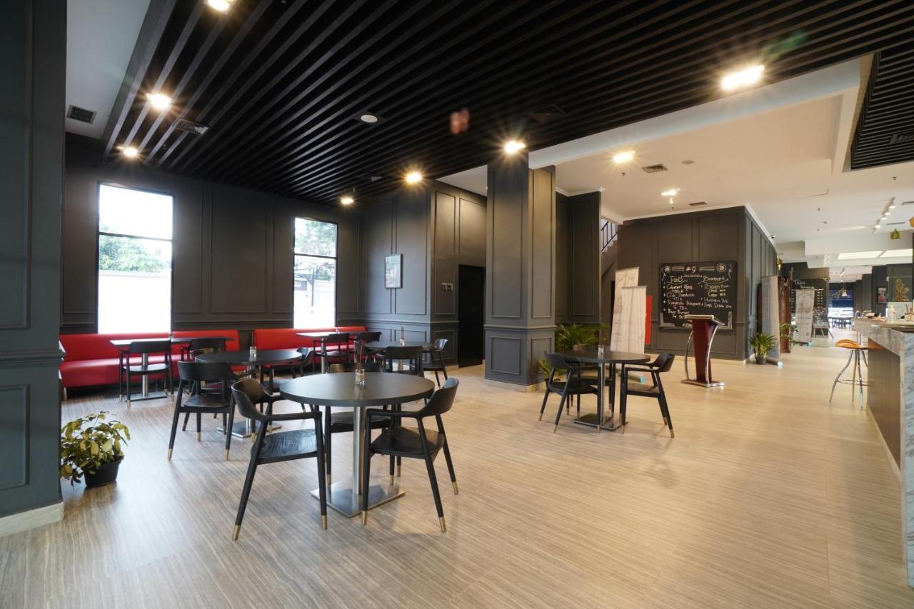 Swiss-Belinn Cawang Jakarta Exteriör bild