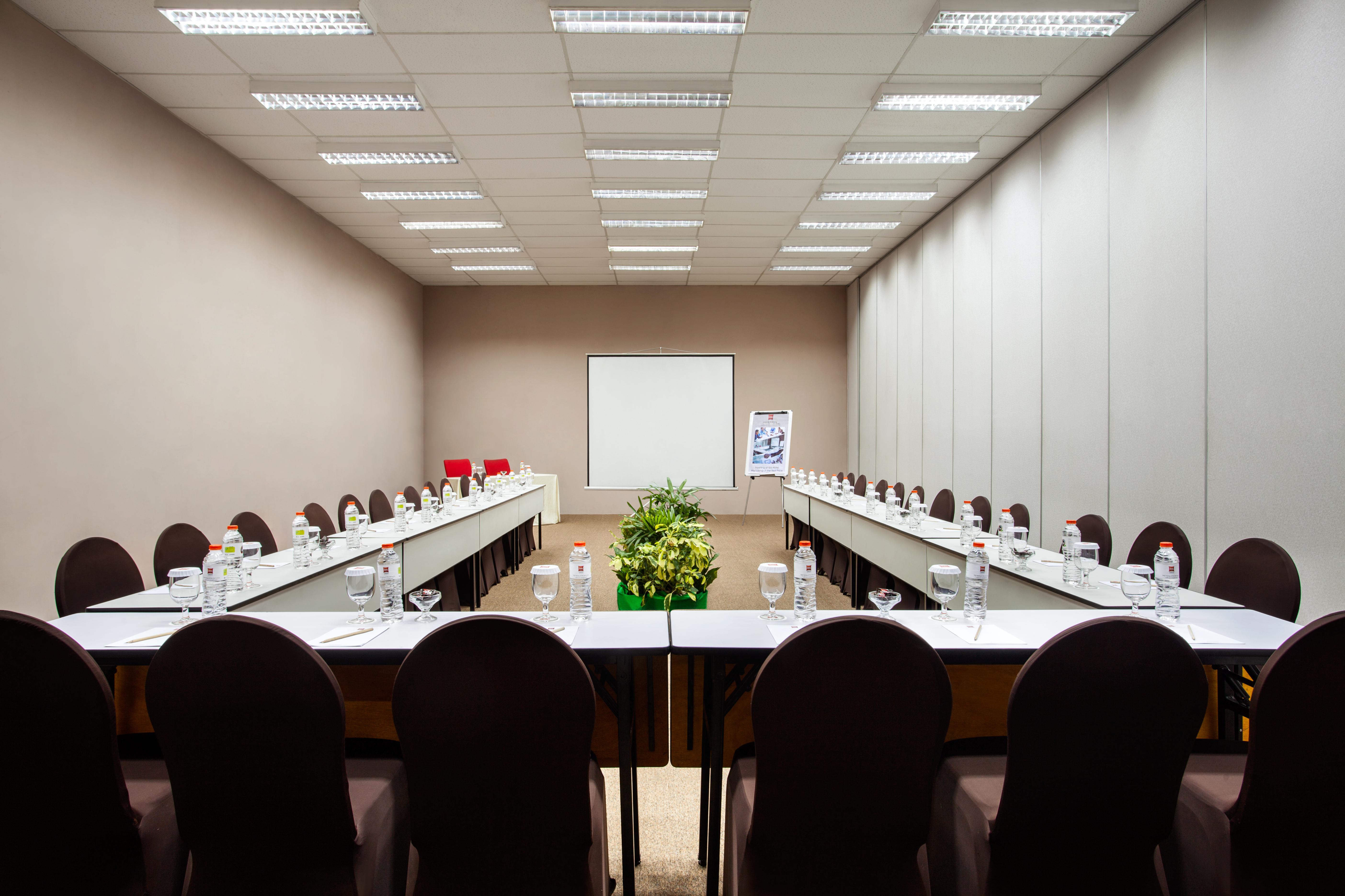 Swiss-Belinn Cawang Jakarta Exteriör bild