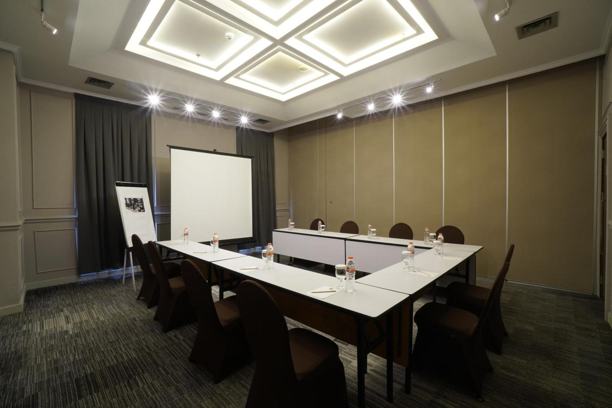 Swiss-Belinn Cawang Jakarta Exteriör bild