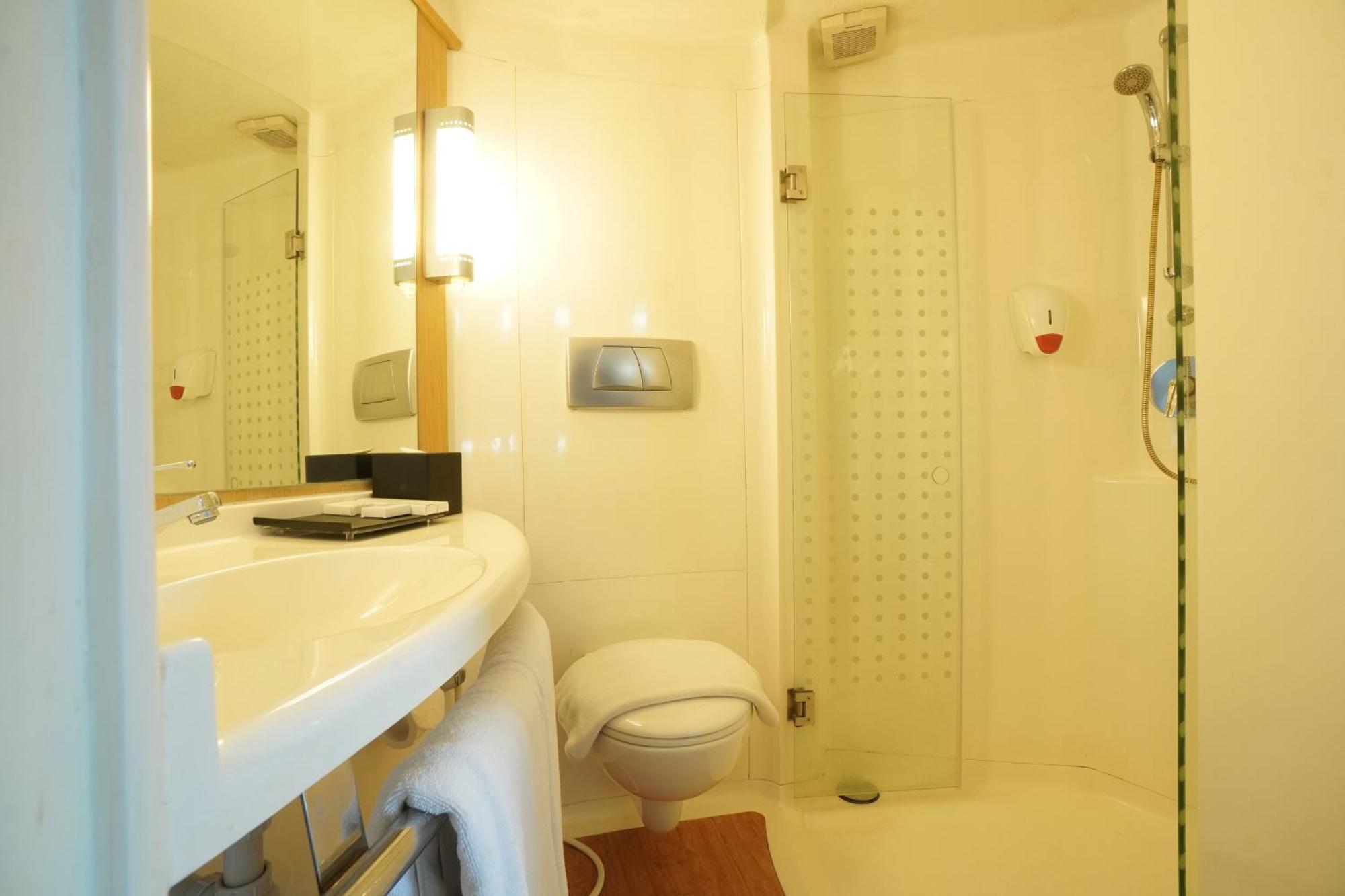 Swiss-Belinn Cawang Jakarta Exteriör bild