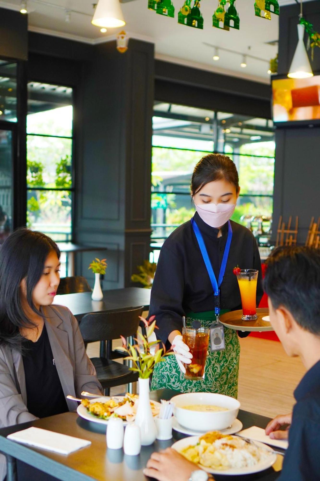 Swiss-Belinn Cawang Jakarta Exteriör bild