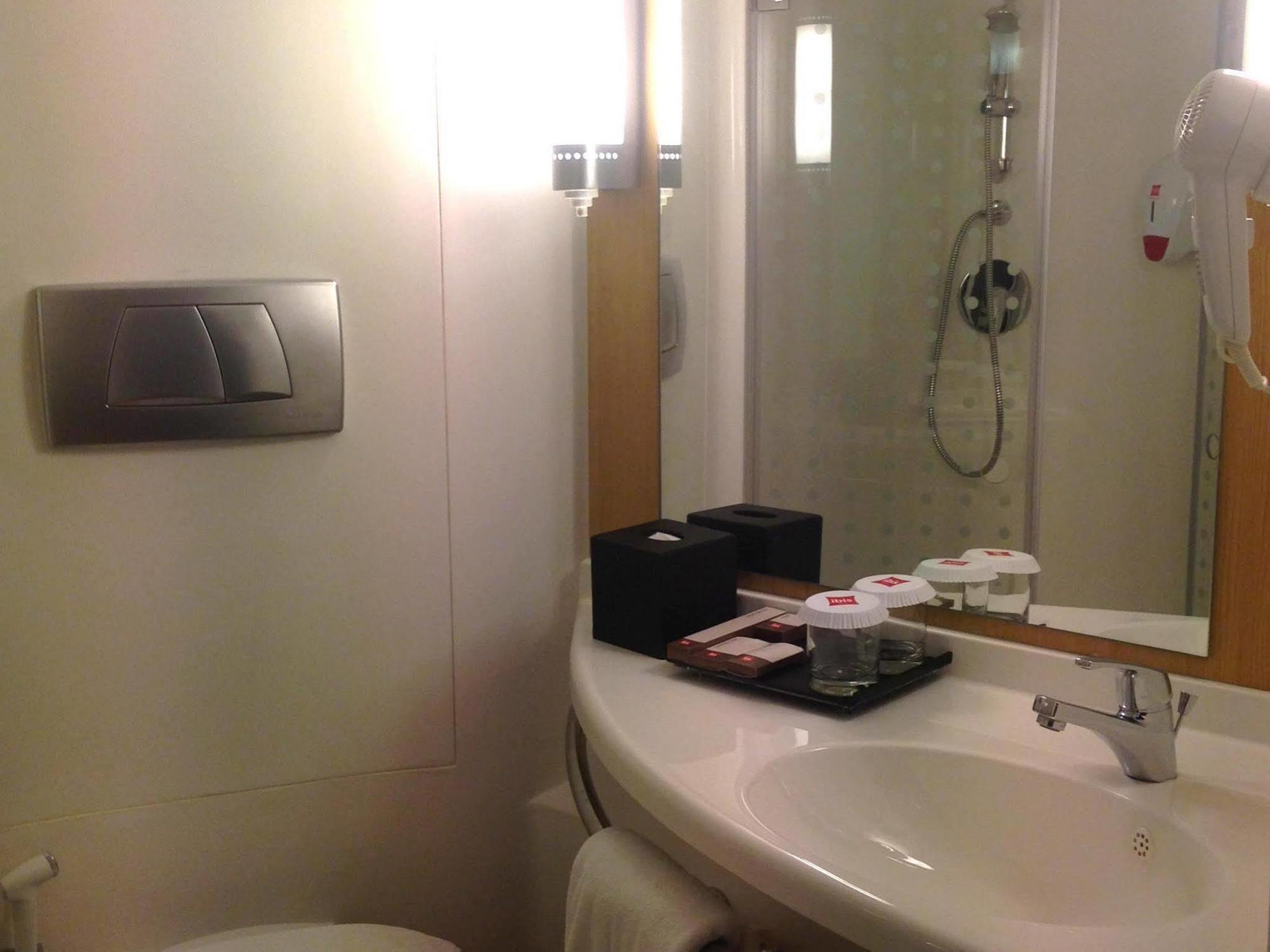 Swiss-Belinn Cawang Jakarta Exteriör bild
