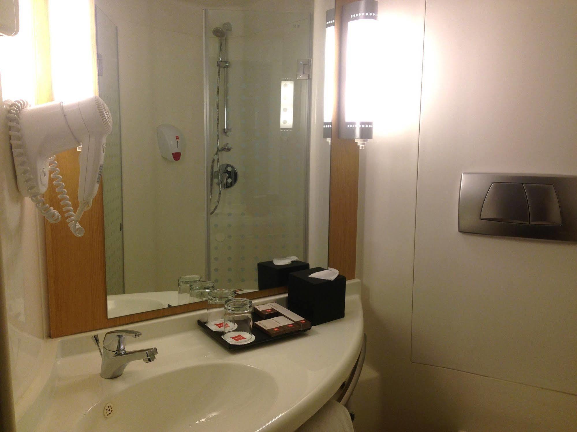 Swiss-Belinn Cawang Jakarta Exteriör bild